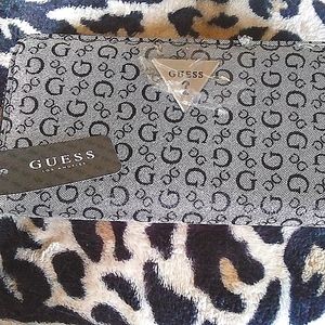 Guess Lathen clutch wallet